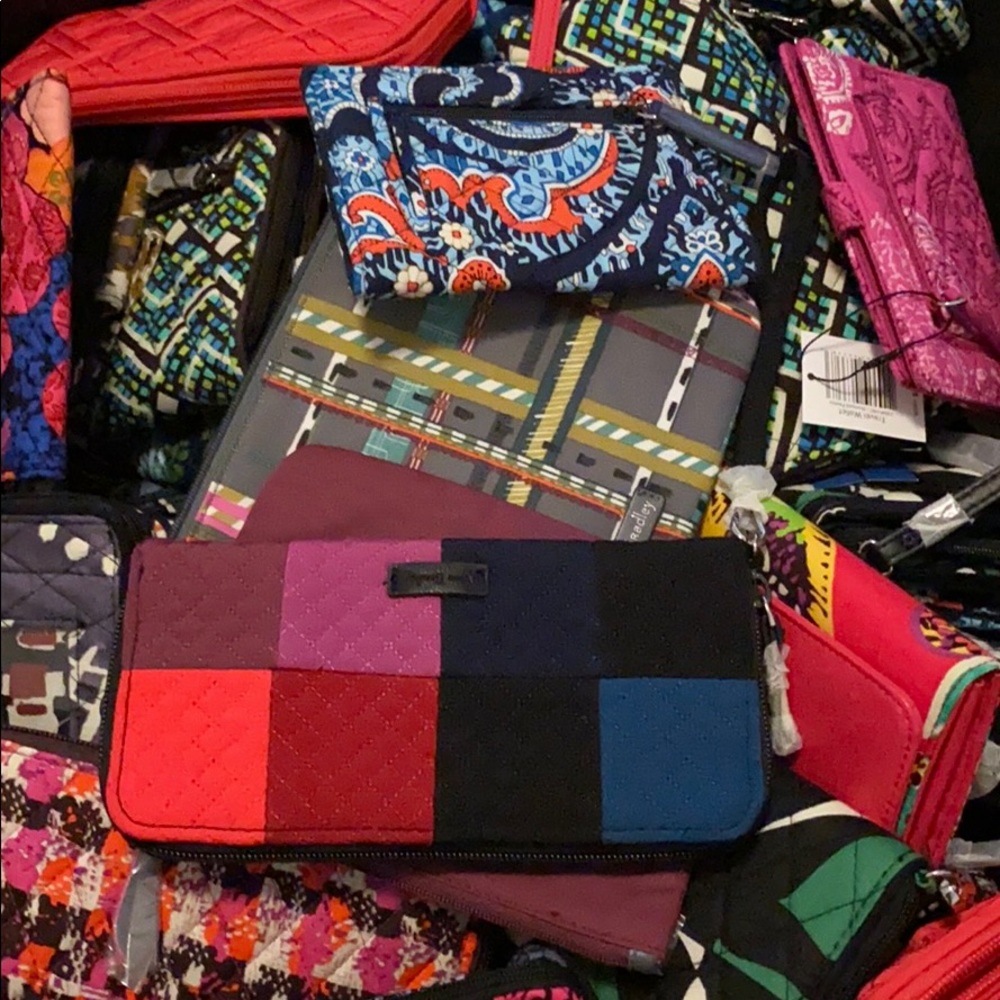 FIRM NWT Vera Bradley MYSTERY BOX VALUED UP TO 100.00 ‼️ - Picture 14 of 15